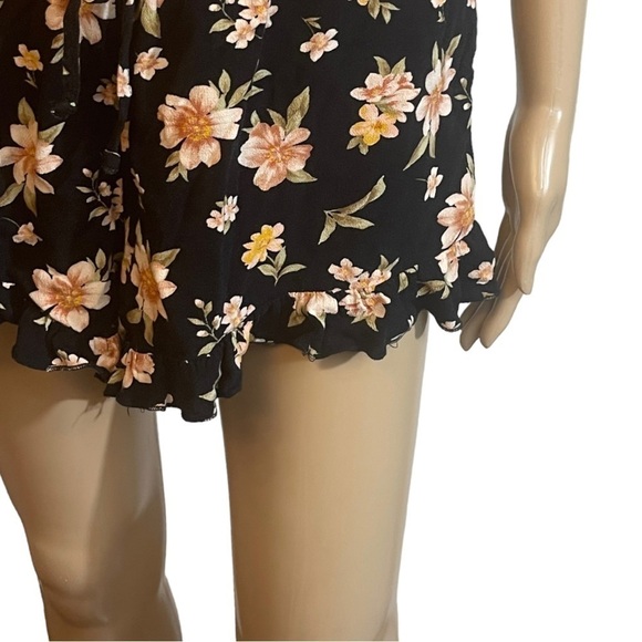 American Eagle Black & Peach Floral Print Ruffle Shorts - Picture 3 of 11